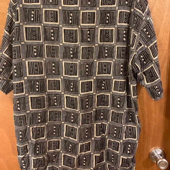 Geometric collared button down - Picture 3 of 3